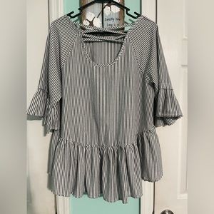 High-Lo 3/4 ruffle sleeve shirt